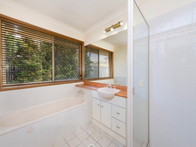 209 Gibson Crescent, Bellbowrie QLD 4070