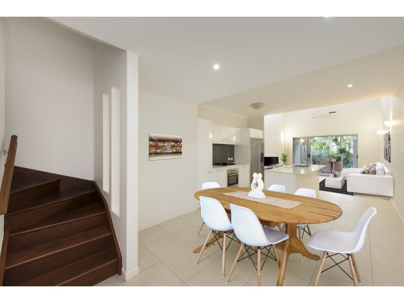 2/28 Railway Terrace, Corinda QLD 4075