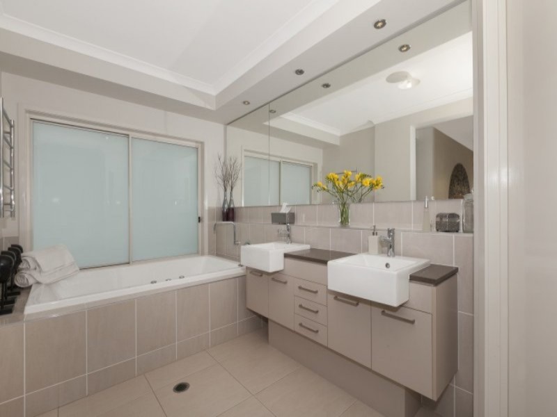 12 Paperbark Circuit, Moggill QLD 4070