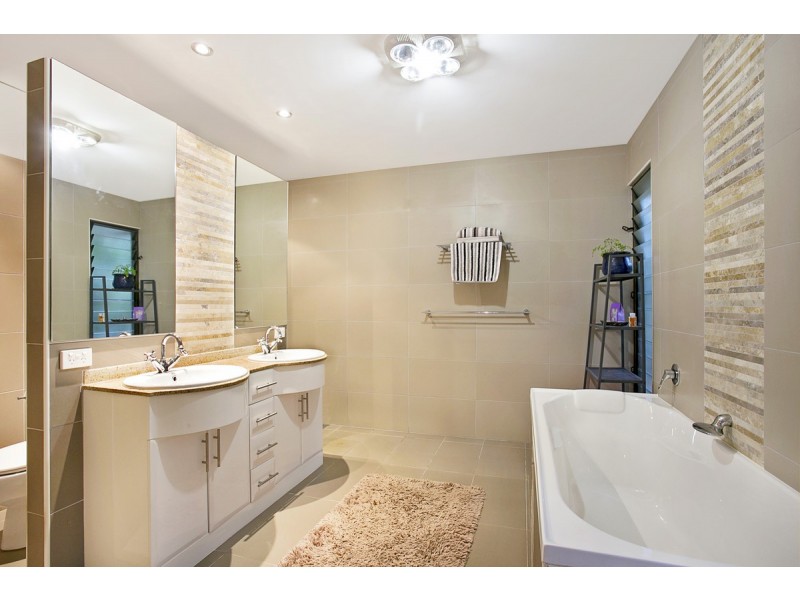 75 Sugars Road, Bellbowrie QLD 4070