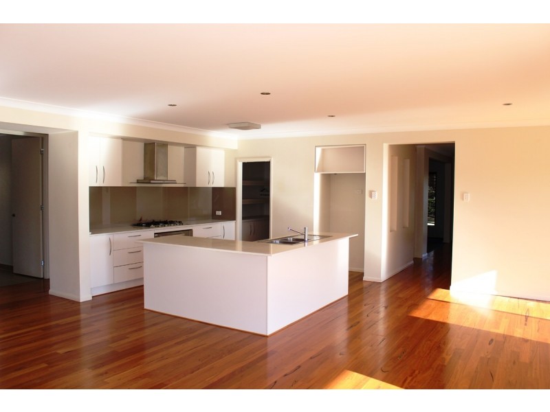 205 Gibson Crescent, Bellbowrie QLD 4070