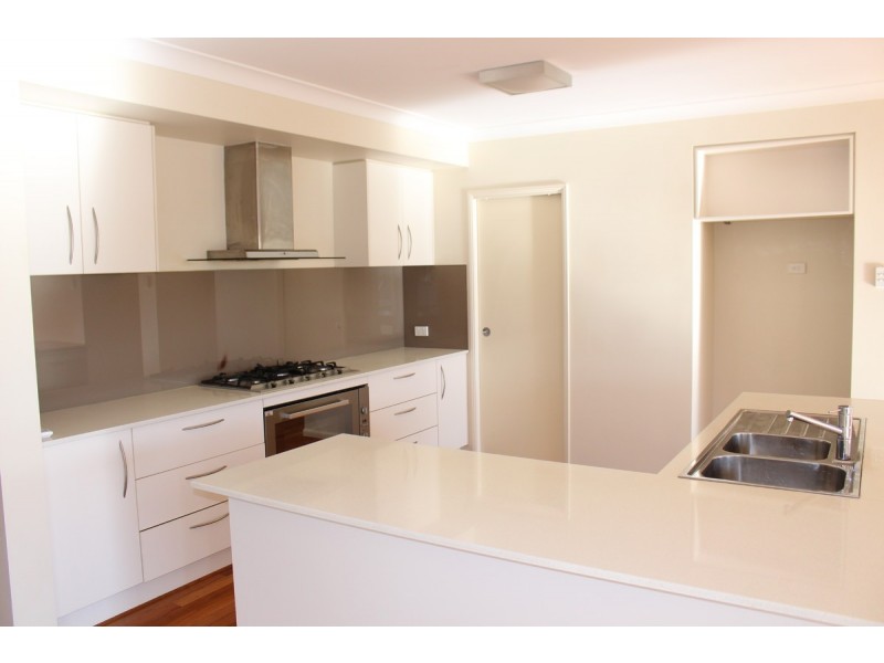 205 Gibson Crescent, Bellbowrie QLD 4070