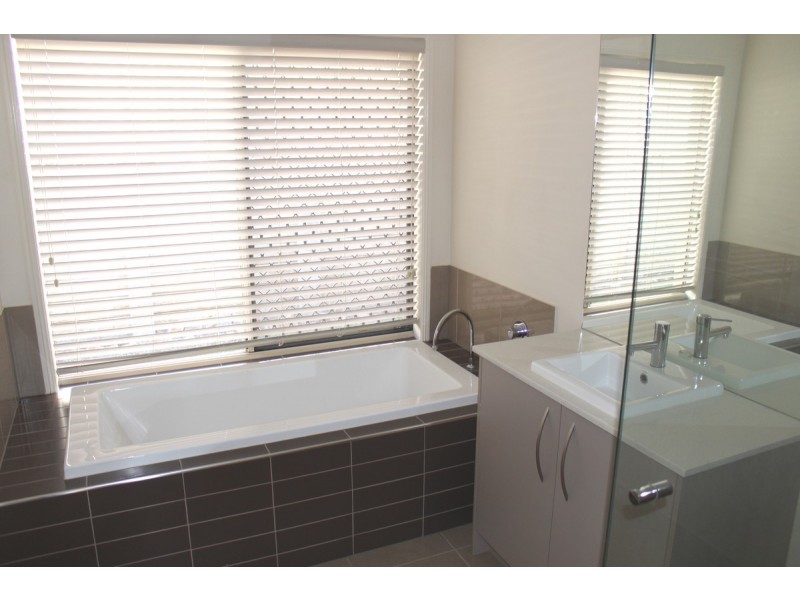 205 Gibson Crescent, Bellbowrie QLD 4070