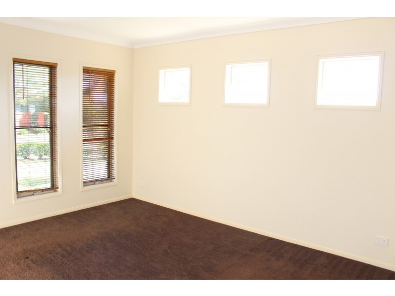205 Gibson Crescent, Bellbowrie QLD 4070