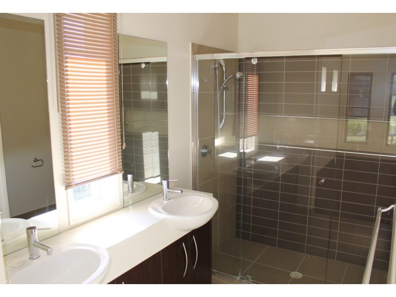 205 Gibson Crescent, Bellbowrie QLD 4070