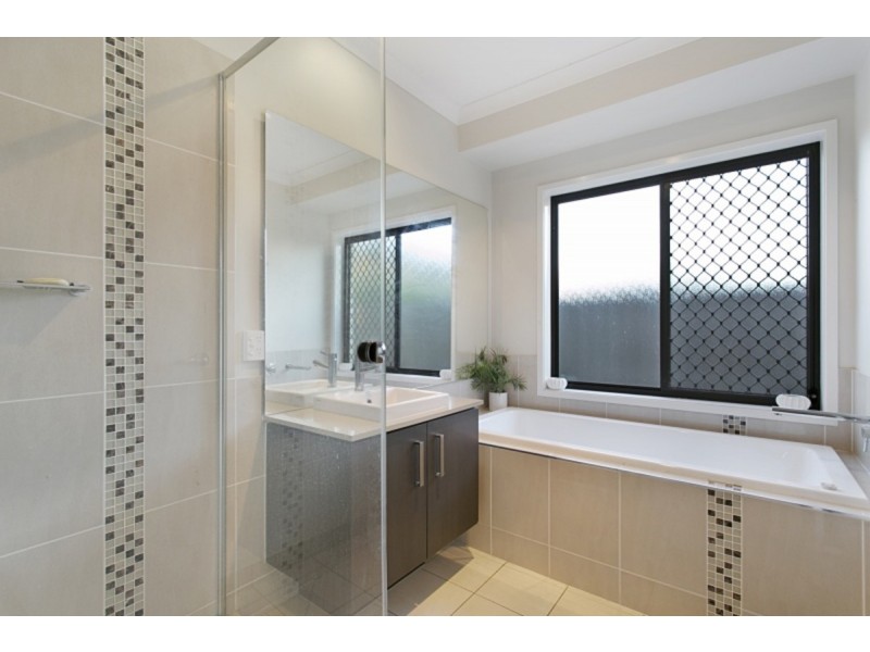 5 Leopardwood Close, Moggill QLD 4070