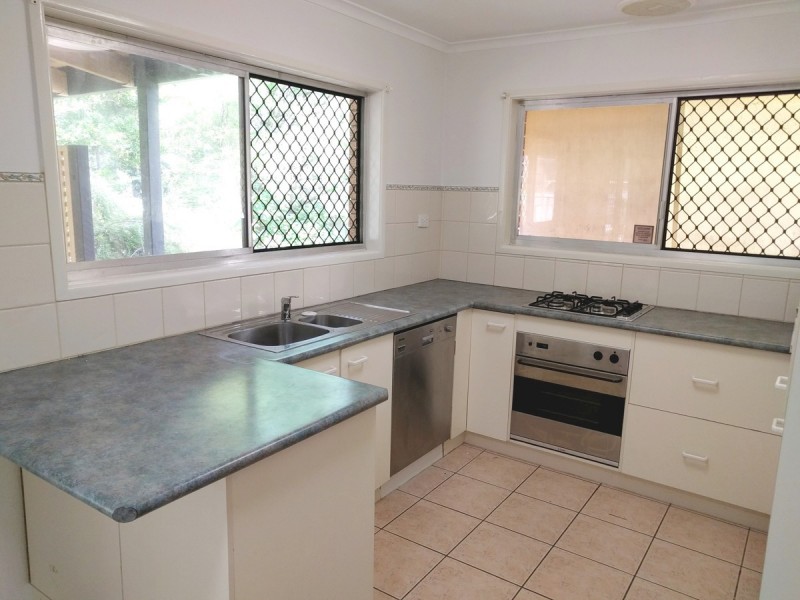 11 Praeger Street, Chapel Hill QLD 4069