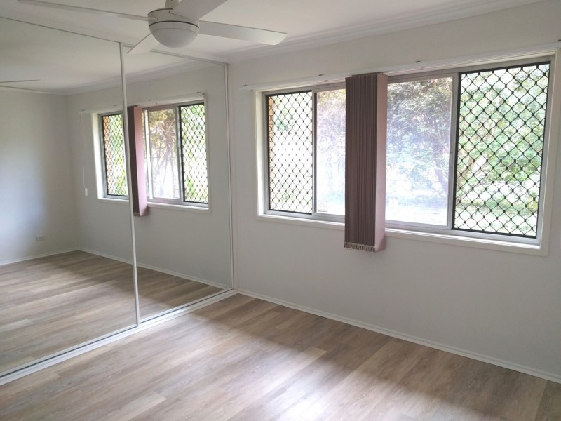 11 Praeger Street, Chapel Hill QLD 4069