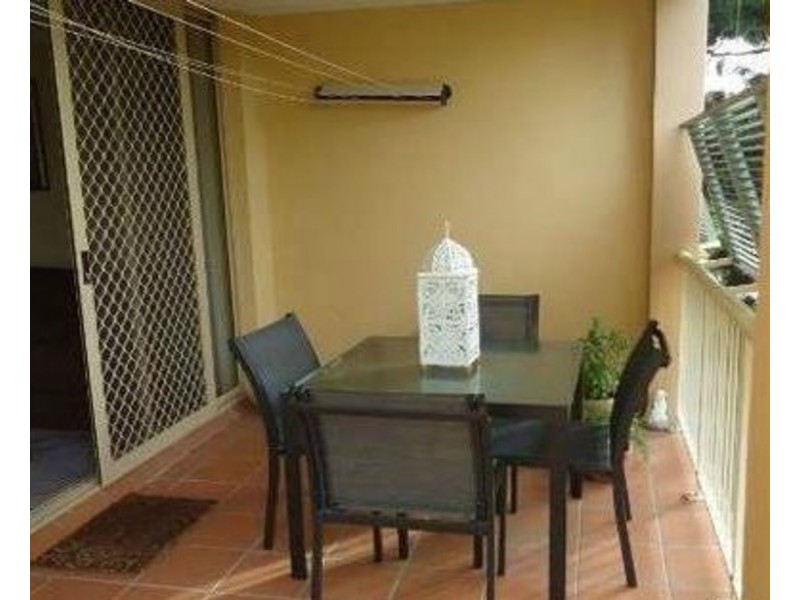 4/15 Clarence Road, Indooroopilly QLD 4068