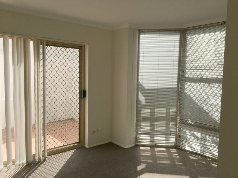 4/15 Clarence Road, Indooroopilly QLD 4068