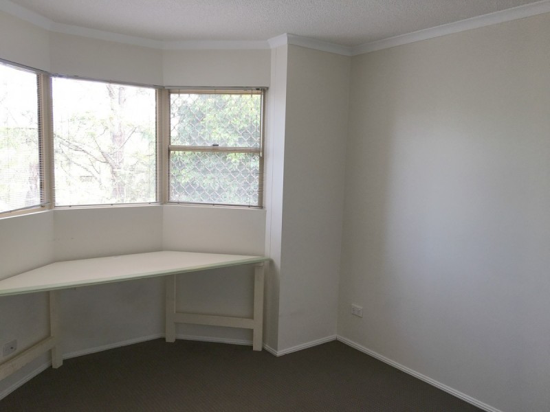 4/15 Clarence Road, Indooroopilly QLD 4068