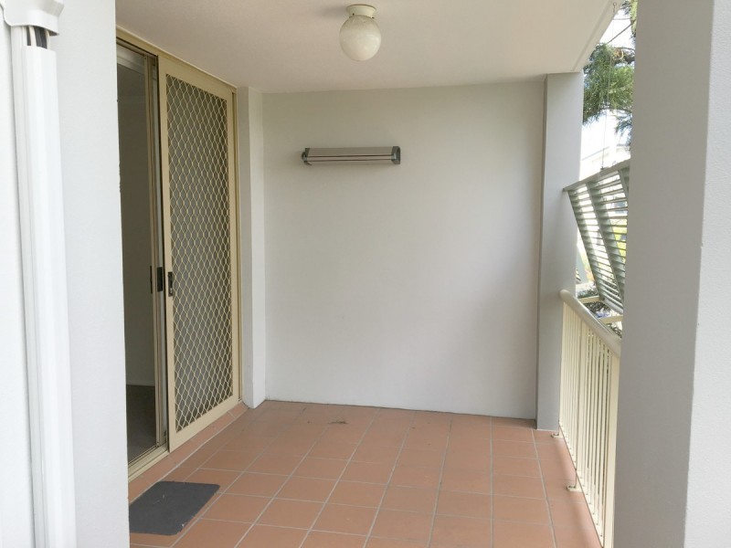 4/15 Clarence Road, Indooroopilly QLD 4068