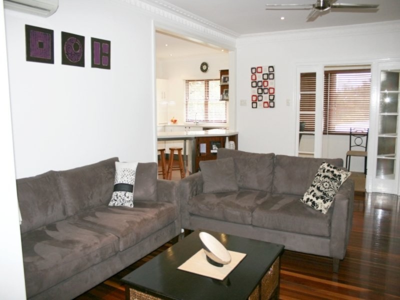 3 Ootana Street, Chapel Hill QLD 4069