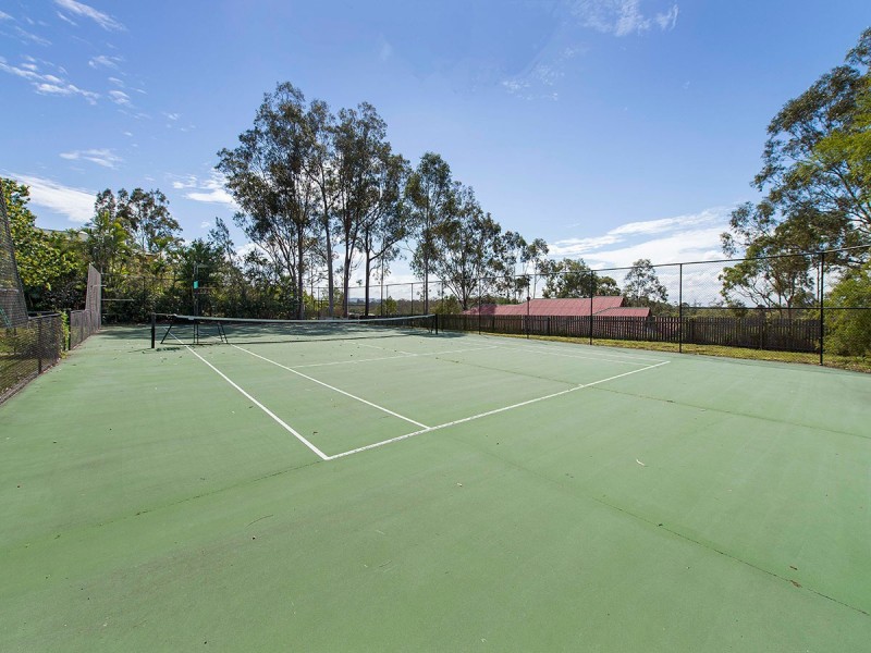 15 Lagoon Crescent, Bellbowrie QLD 4070