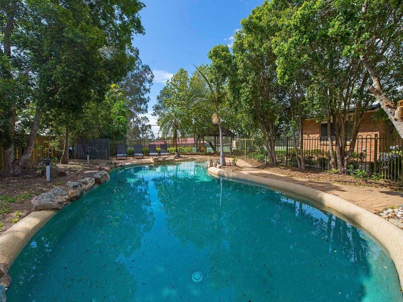 15 Lagoon Crescent, Bellbowrie QLD 4070