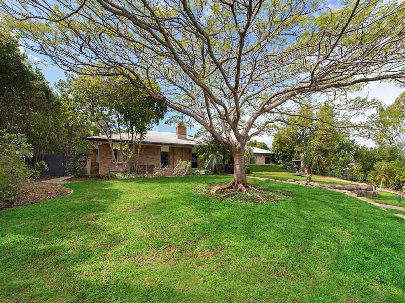 15 Lagoon Crescent, Bellbowrie QLD 4070