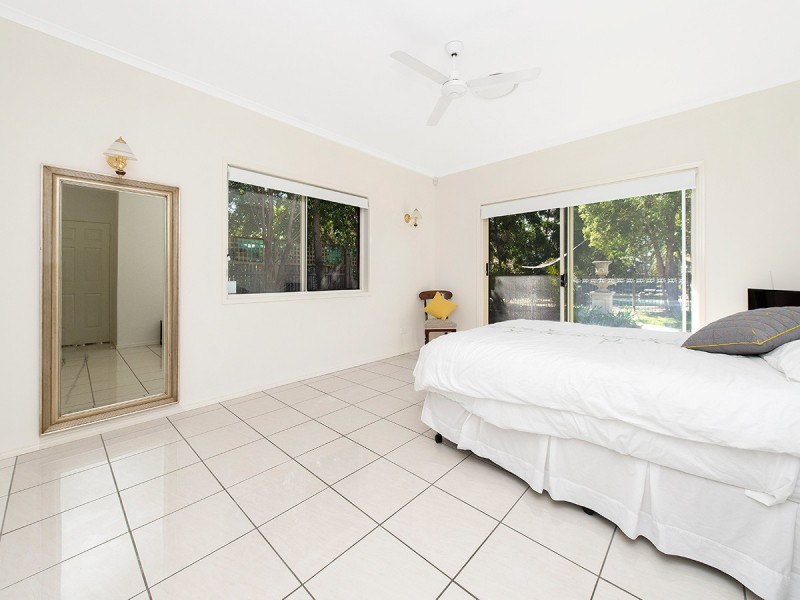 15 Lagoon Crescent, Bellbowrie QLD 4070