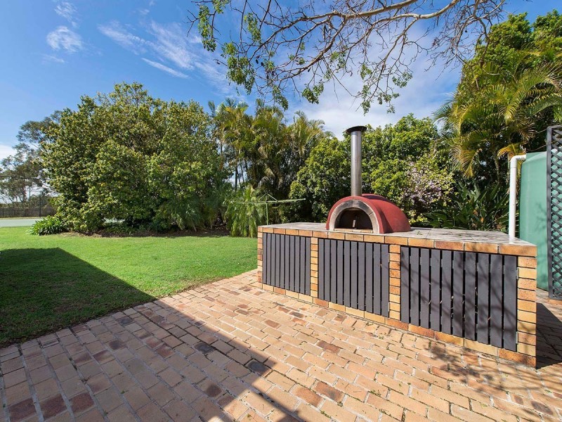 15 Lagoon Crescent, Bellbowrie QLD 4070