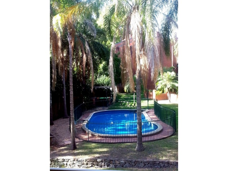 2/11 Austral Street, St Lucia QLD 4067