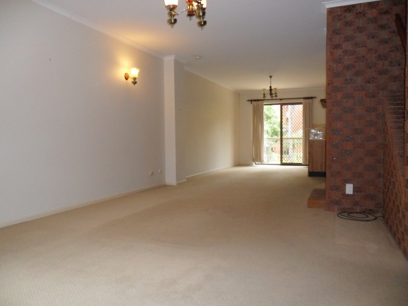 2/11 Austral Street, St Lucia QLD 4067