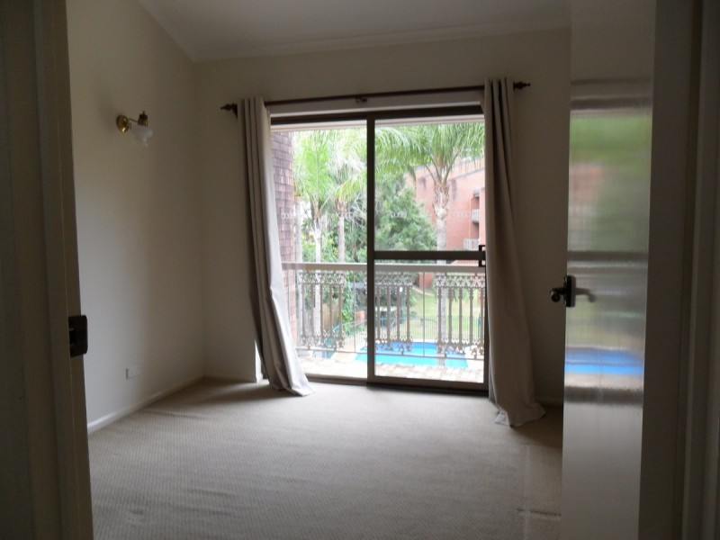 2/11 Austral Street, St Lucia QLD 4067