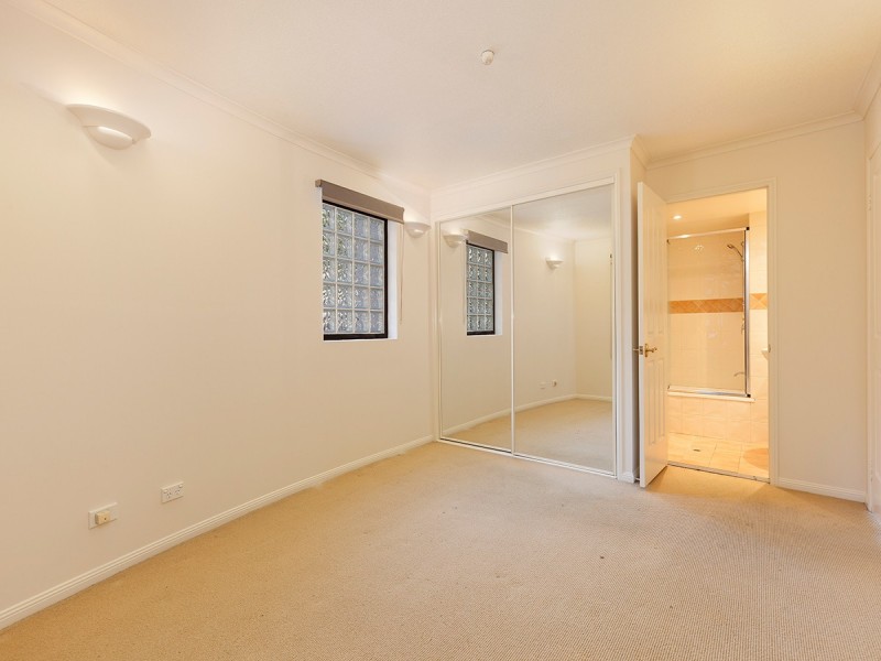 1/523 Coronation Drive, Toowong QLD 4066
