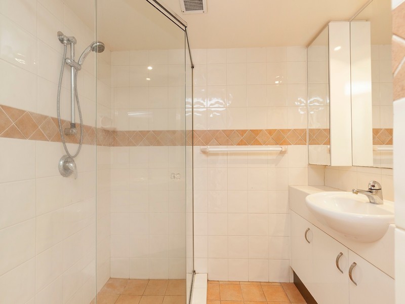 1/523 Coronation Drive, Toowong QLD 4066