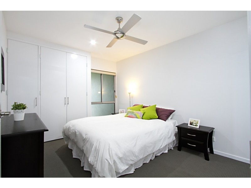 6/4 Carmody Road, St Lucia QLD 4067