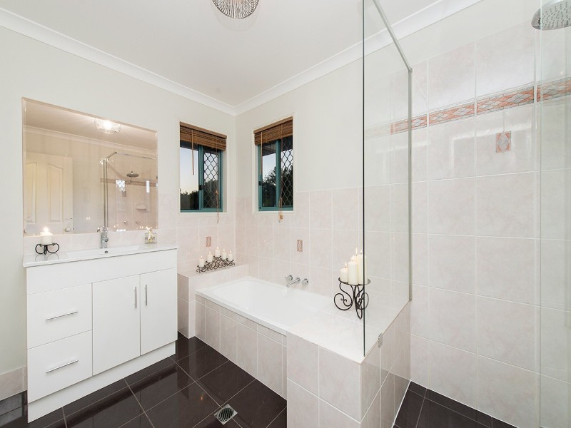 15 Cowrie Parade, Albany Creek QLD 4035