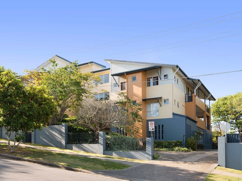 2/66 Sisley Street, St Lucia QLD 4067