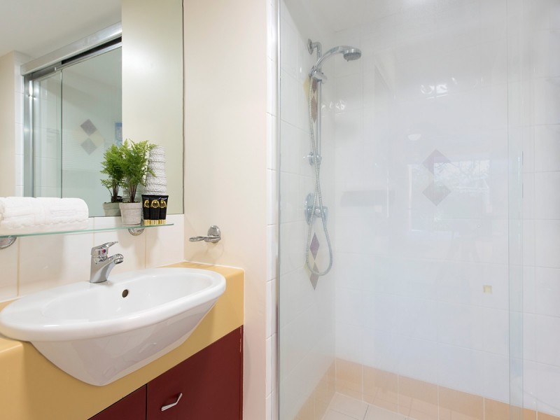 2/66 Sisley Street, St Lucia QLD 4067