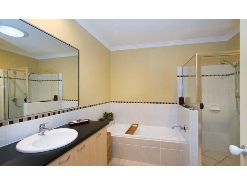 9/9 Pamela Place, Kenmore QLD 4069