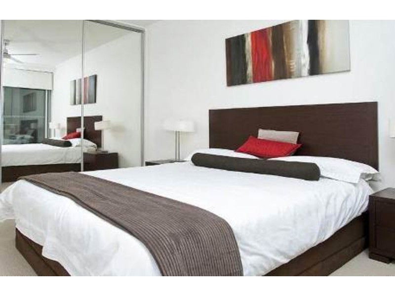 117/95 Clarence Road, Indooroopilly QLD 4068