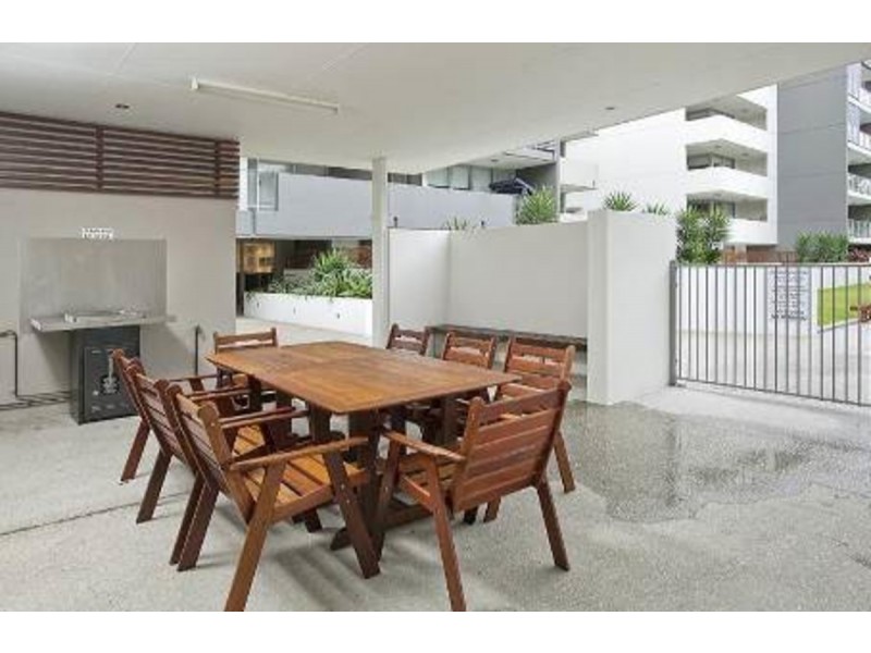 117/95 Clarence Road, Indooroopilly QLD 4068