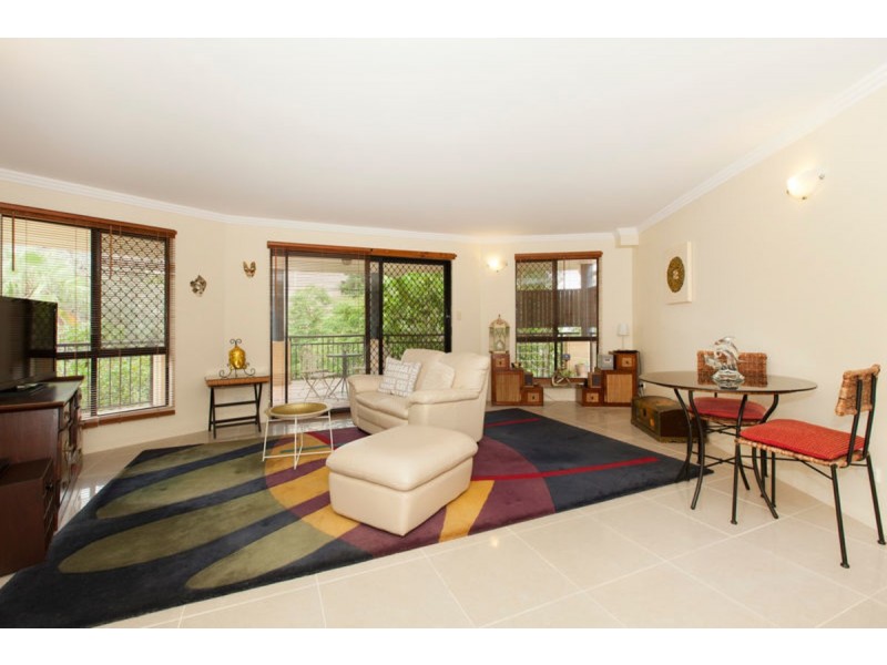 9/121 Sir Fred Schonell Drive, St Lucia QLD 4067