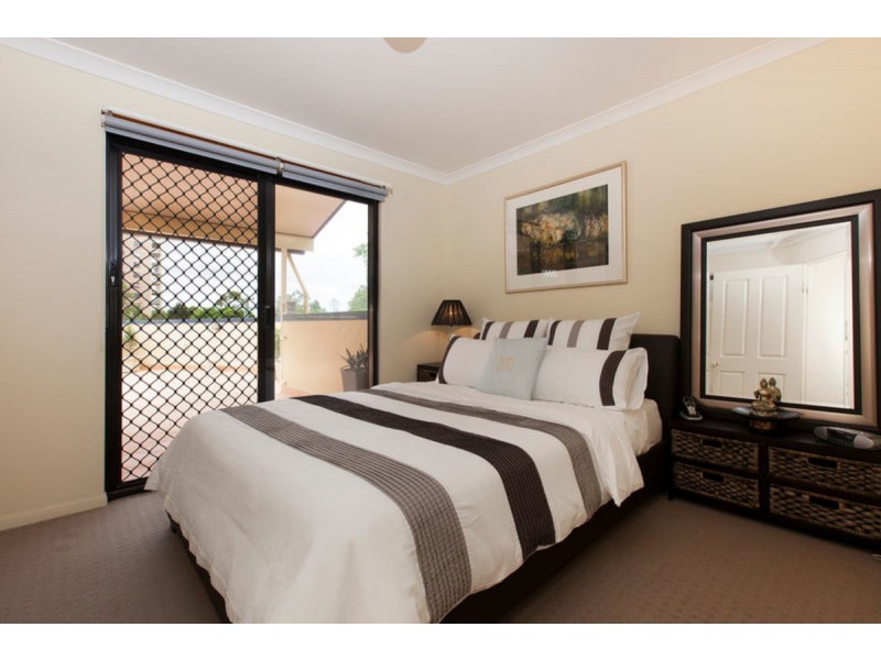 9/121 Sir Fred Schonell Drive, St Lucia QLD 4067