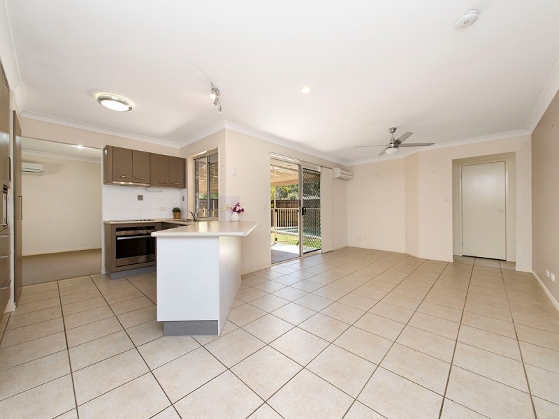 16 Salubris Place, Moggill QLD 4070