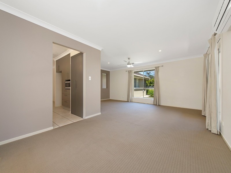 16 Salubris Place, Moggill QLD 4070