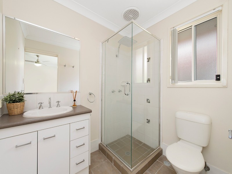 16 Salubris Place, Moggill QLD 4070