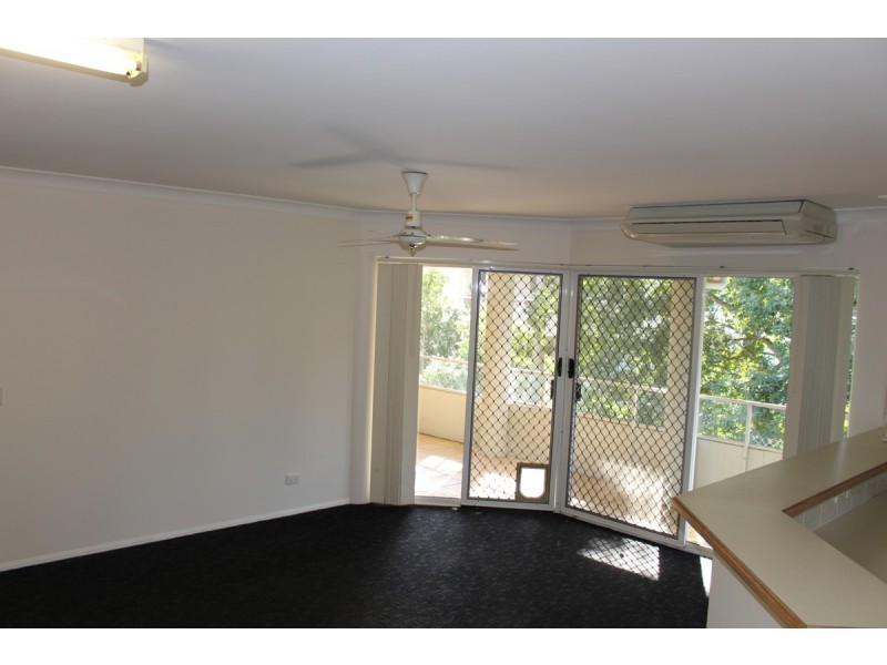 8/212-214 Sir Fred Schonell Drive, St Lucia QLD 4067