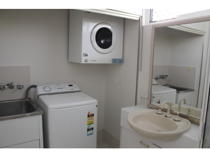 8/212-214 Sir Fred Schonell Drive, St Lucia QLD 4067