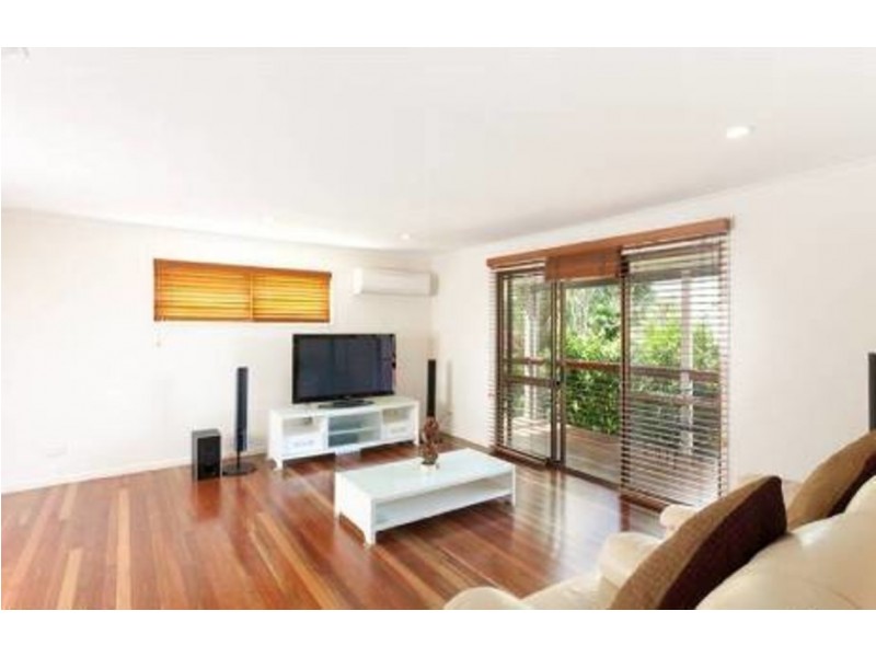 10 Kiandra Street, Chapel Hill QLD 4069