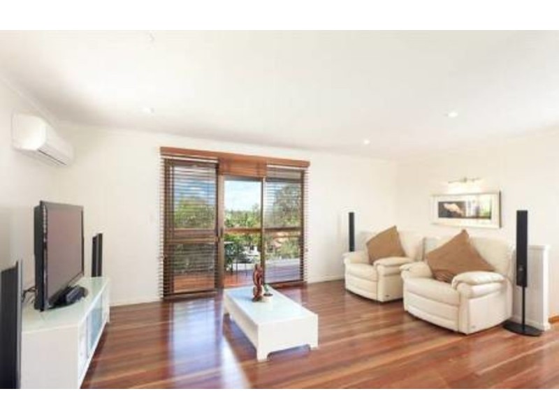 10 Kiandra Street, Chapel Hill QLD 4069