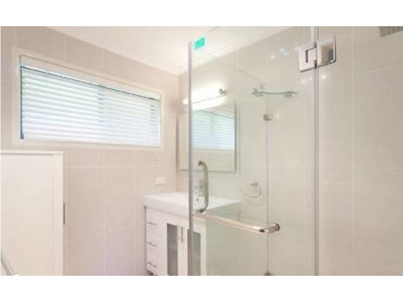 10 Kiandra Street, Chapel Hill QLD 4069