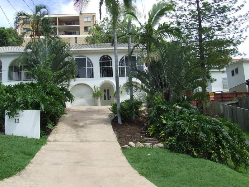 11 Highview Terrace, St Lucia QLD 4067
