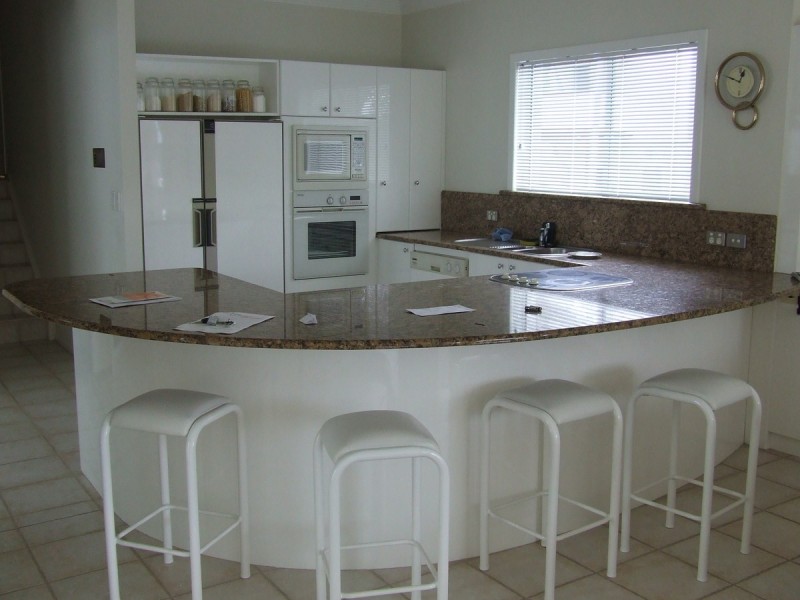 11 Highview Terrace, St Lucia QLD 4067