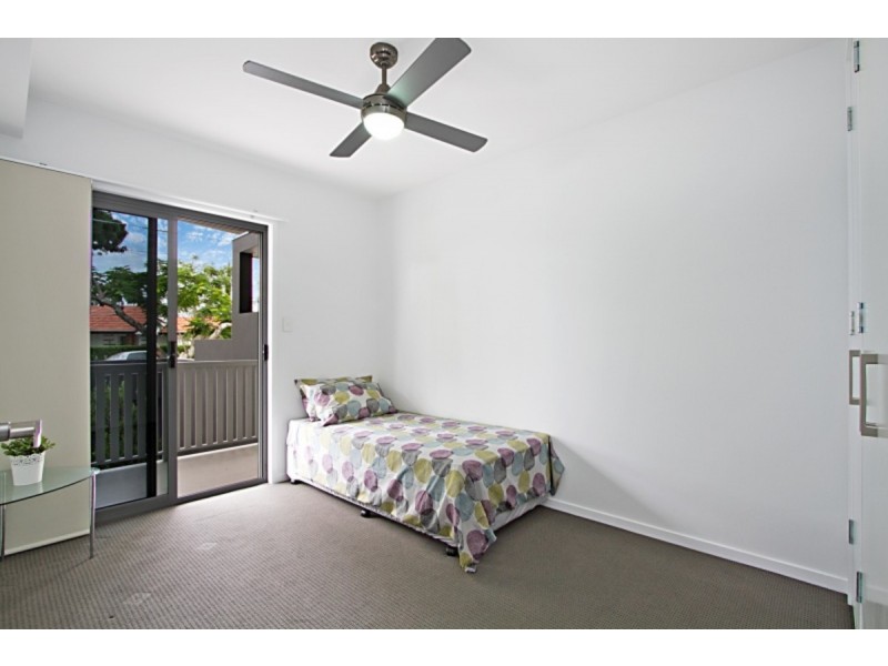 5/4 Carmody Road, St Lucia QLD 4067