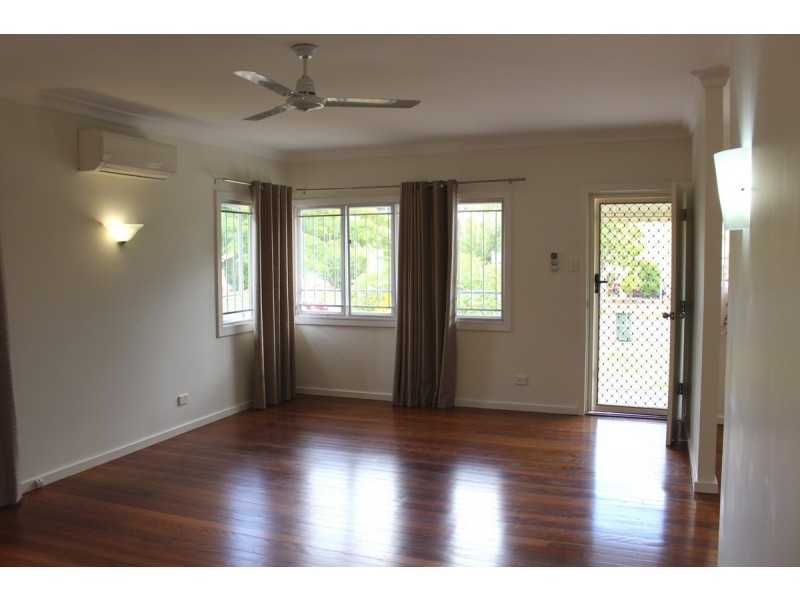 19 Warren Street, St Lucia QLD 4067