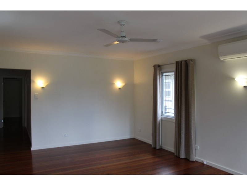 19 Warren Street, St Lucia QLD 4067