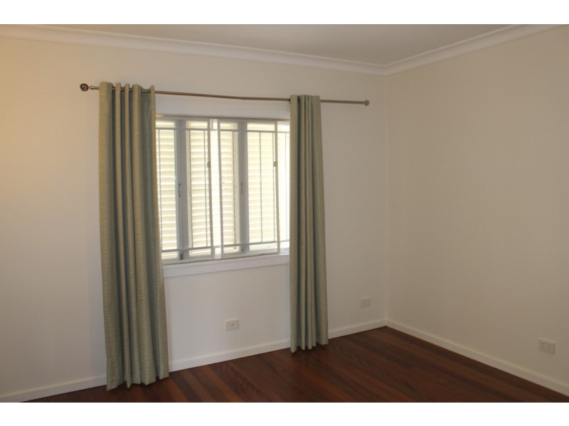 19 Warren Street, St Lucia QLD 4067